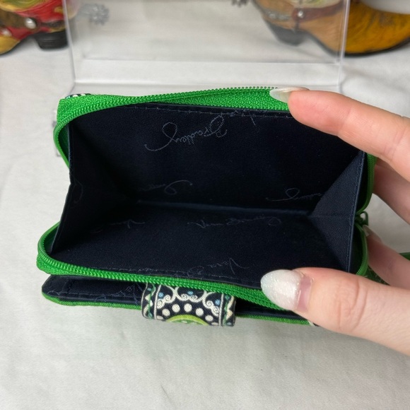 NWOT Vera Bradley Cupcake Green Mini Zip Wallet Retired 4” X 4” Pocket Wallet - Picture 6 of 6